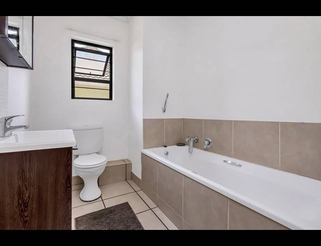 2 BEDROOM APARTMENT FOR SALE IN MAROELADAL